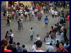 There are crowds of, mostly Asian, tourists at the foot of St Paul's.